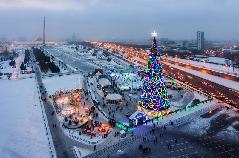 Поклонная гора зимой москва